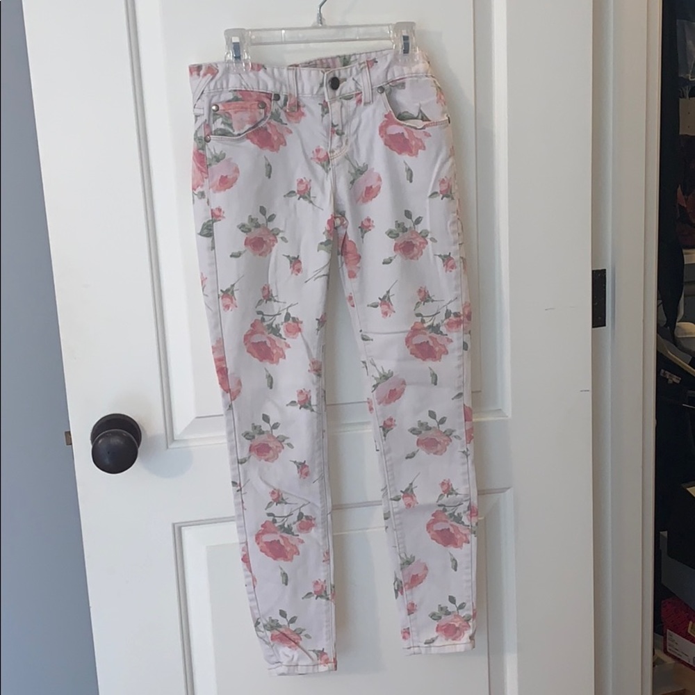 Free people size 26 white jeans with floral print